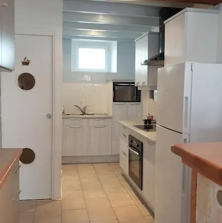 Apartment Loft Au Centre Ville, Calme, 200m De La