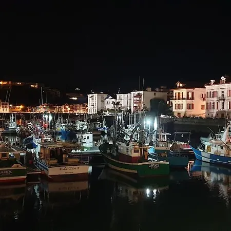 Apartment Loft Au Centre Ville, Calme, 200m De La Saint-Jean-de-Luz